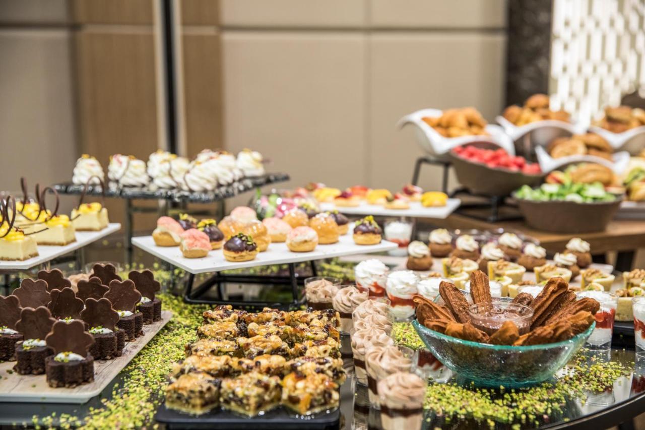 Clarion Hotel Golden Horn Istanbulská provincie Exteriér fotografie A dessert buffet