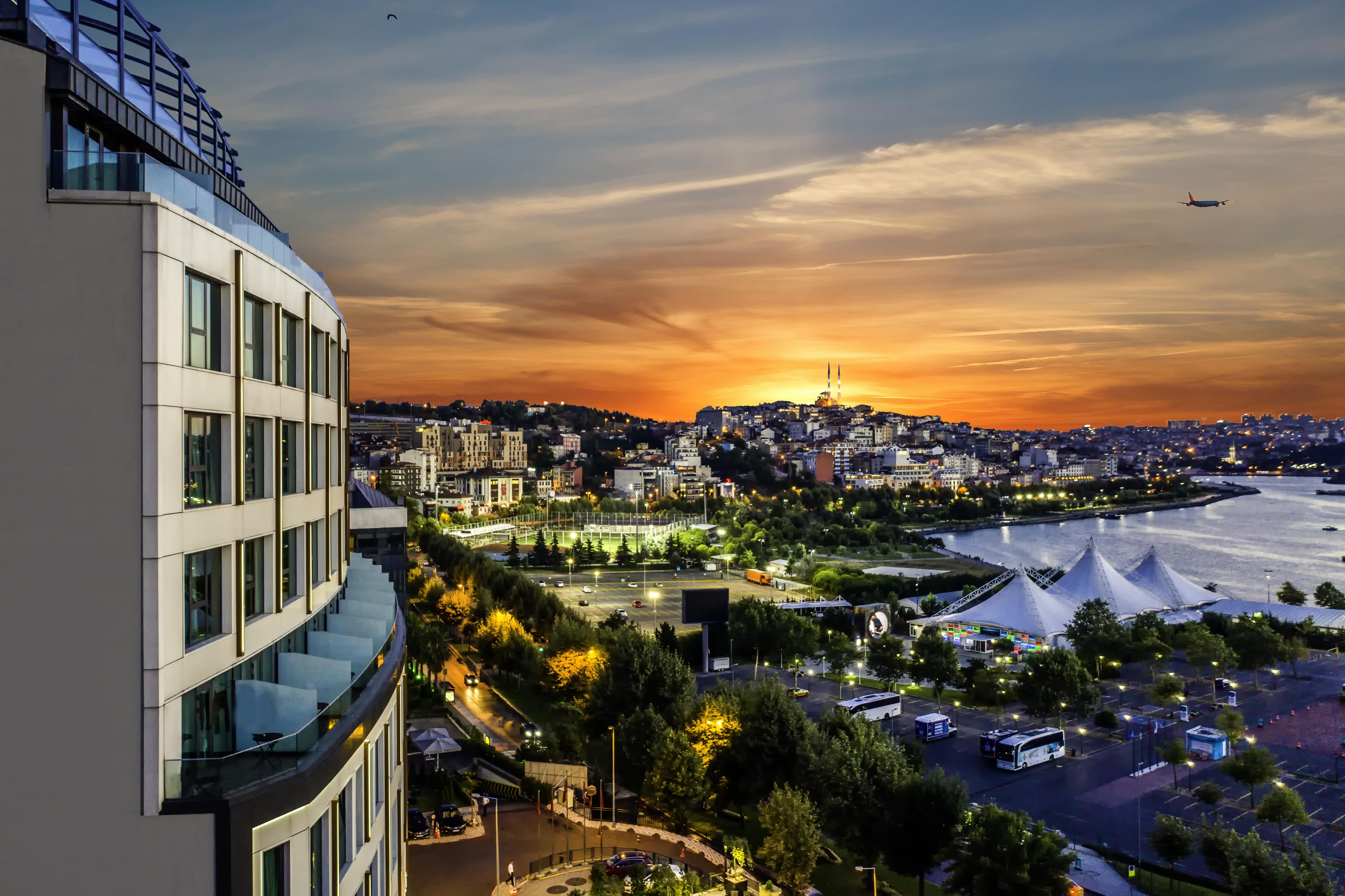 Clarion Hotel Golden Horn Istanbulská provincie Exteriér fotografie View of the city from the hotel