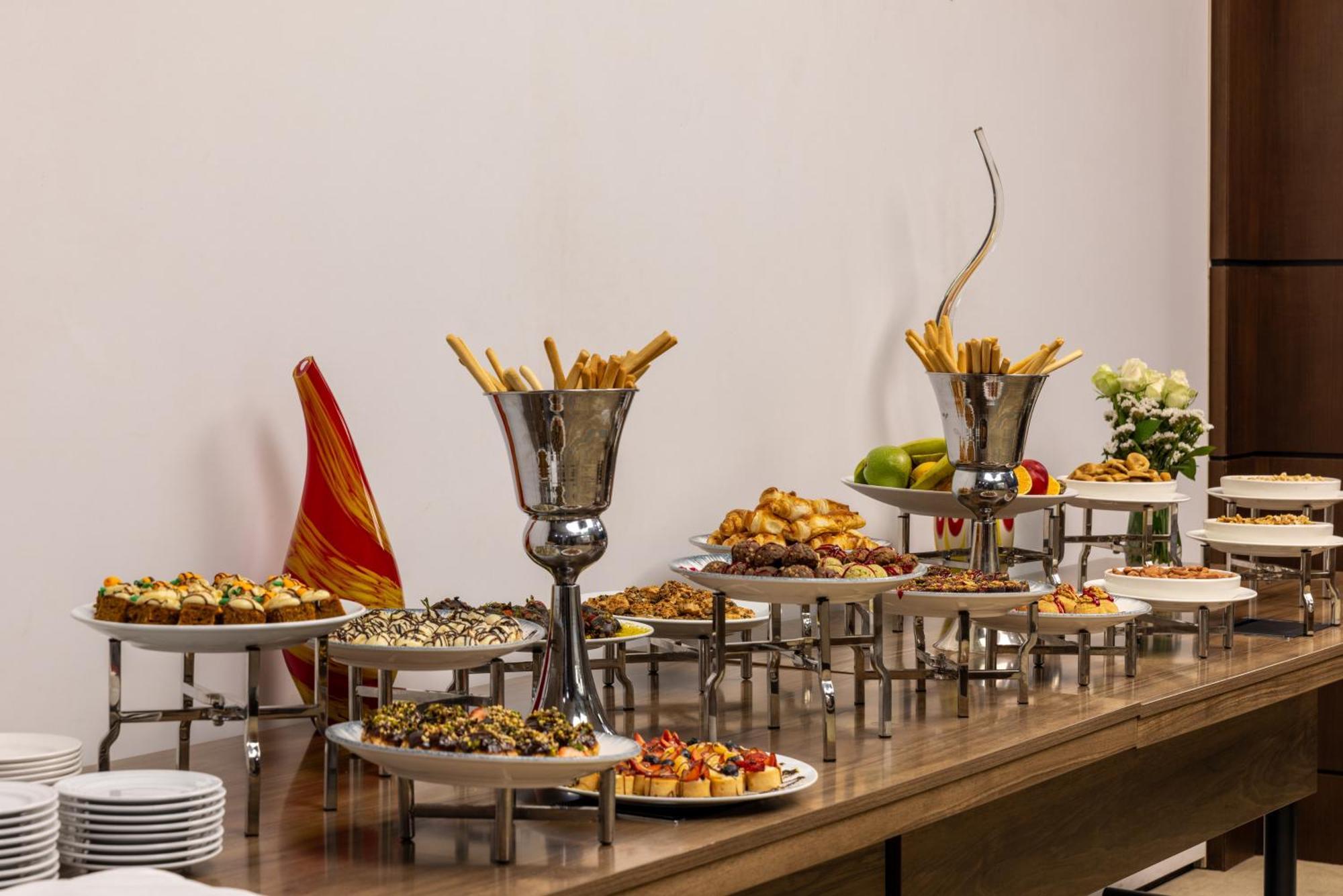 Clarion Hotel Golden Horn Istanbulská provincie Exteriér fotografie A buffet