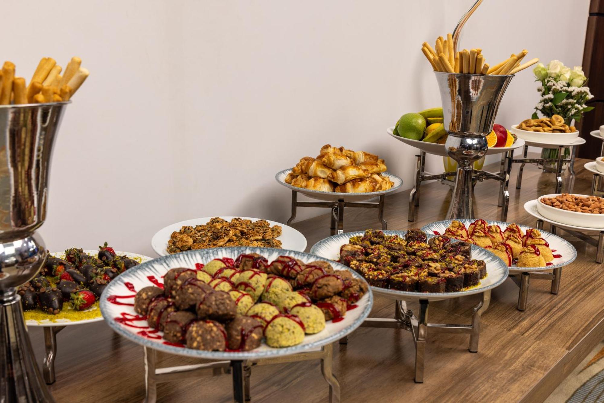Clarion Hotel Golden Horn Istanbulská provincie Exteriér fotografie A selection of Israeli desserts