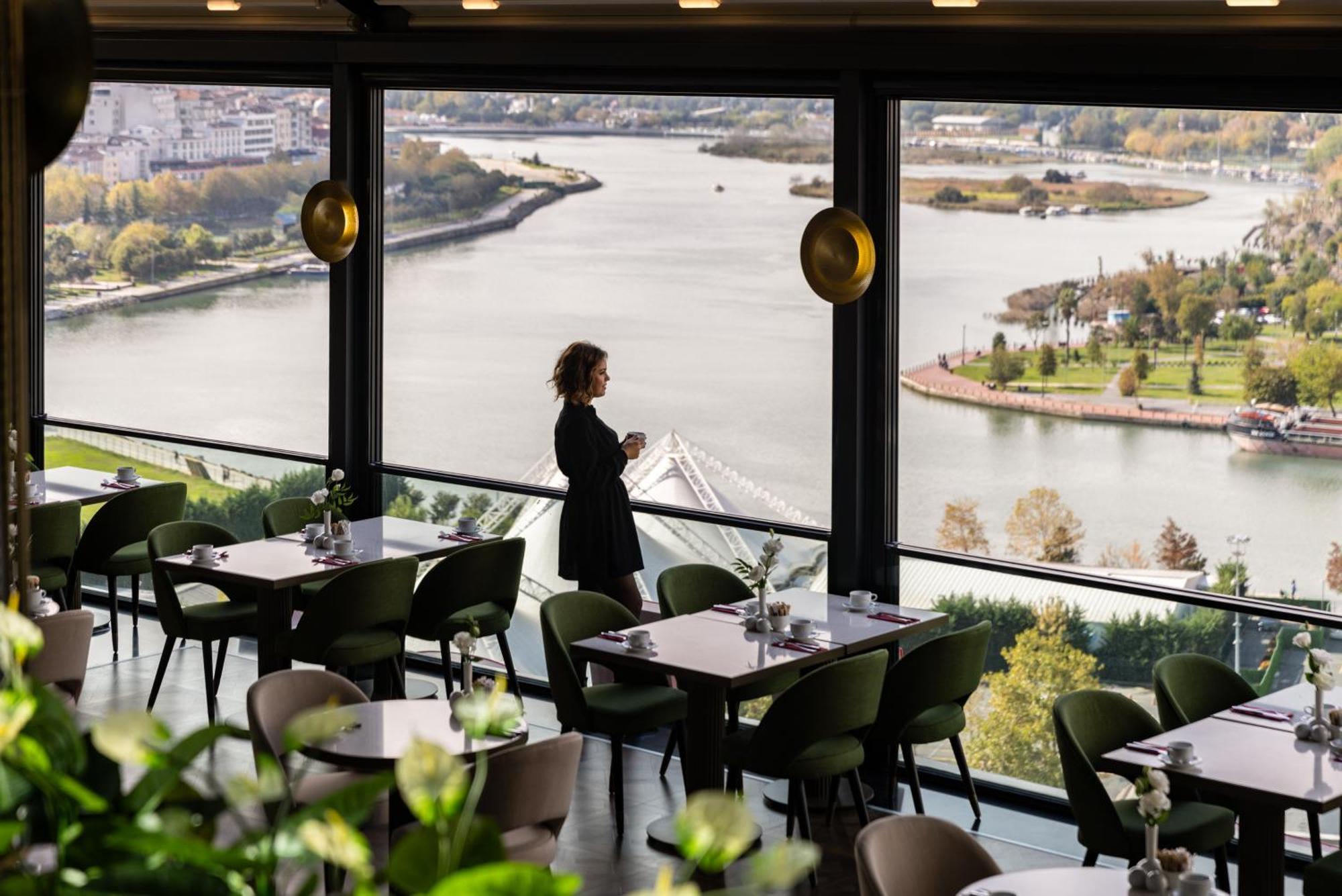 Clarion Hotel Golden Horn Istanbulská provincie Exteriér fotografie The River Restaurant