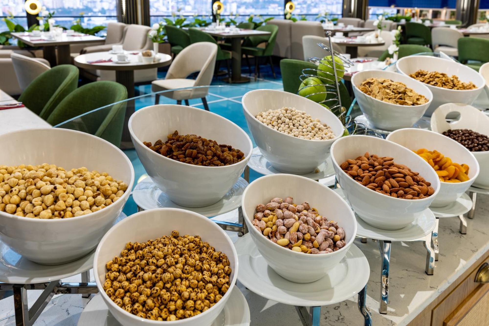 Clarion Hotel Golden Horn Istanbulská provincie Exteriér fotografie A selection of nuts at a buffet
