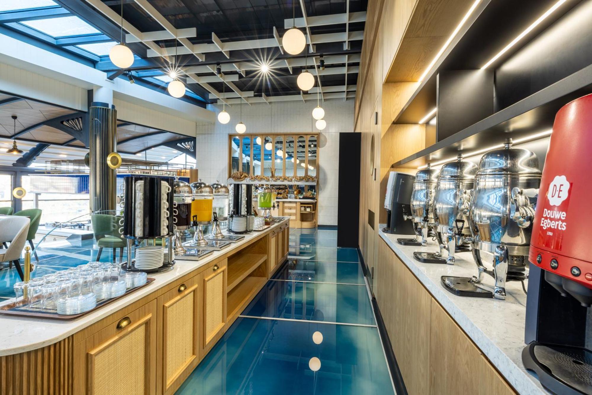 Clarion Hotel Golden Horn Istanbulská provincie Exteriér fotografie The Ristretto Lab at the R. STUHL coffee headquarters in Cologne, Germany
