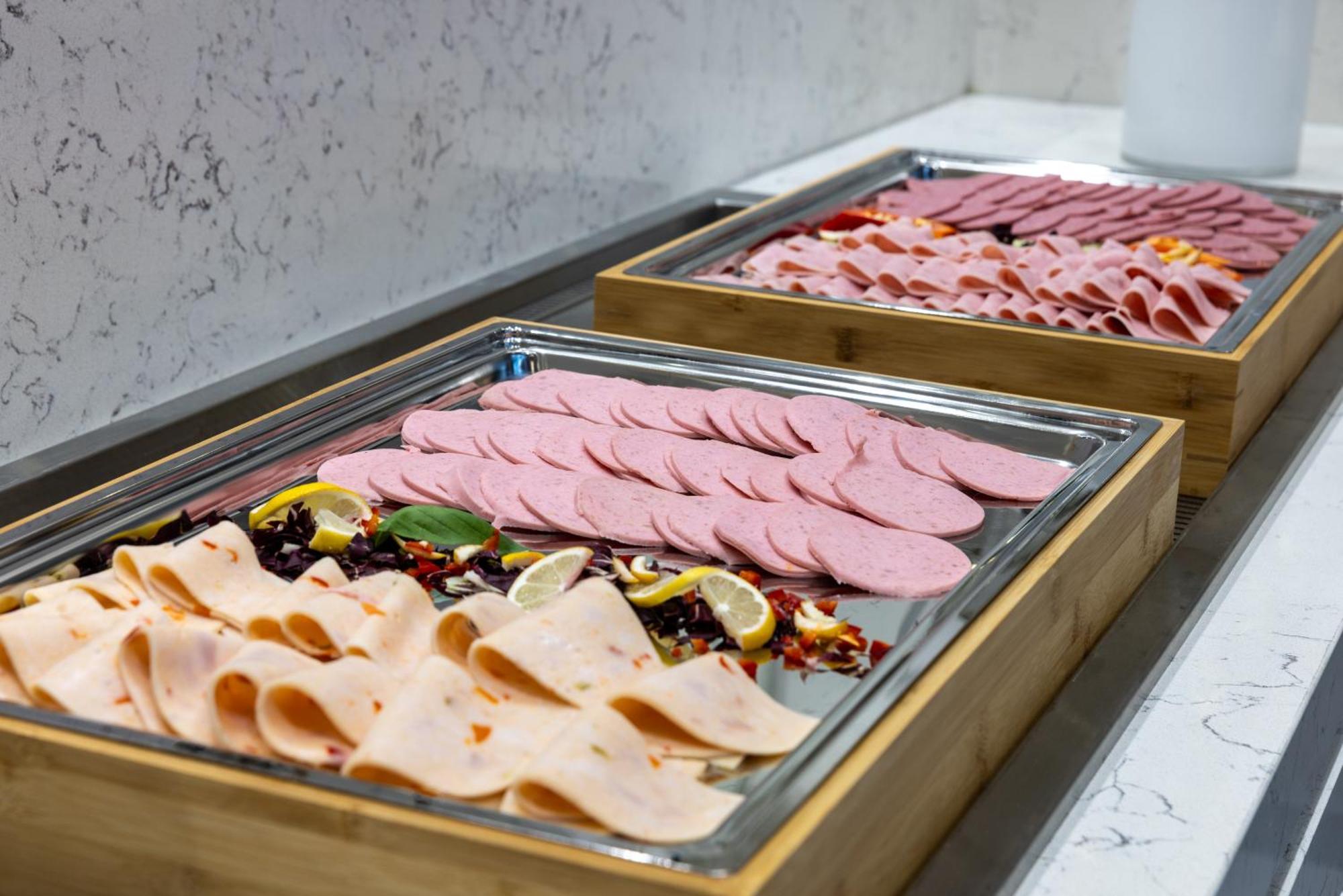 Clarion Hotel Golden Horn Istanbulská provincie Exteriér fotografie A selection of cold cuts