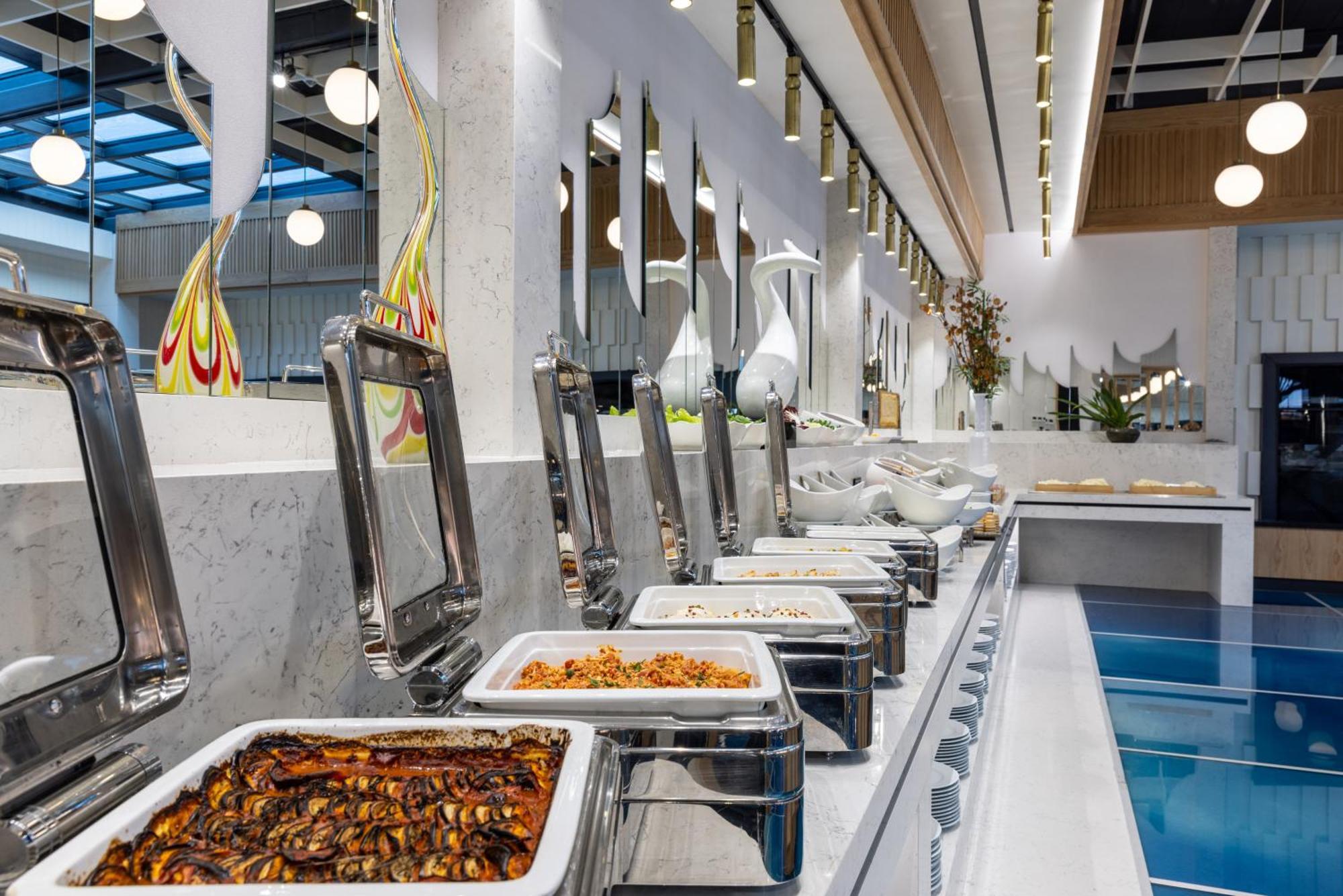 Clarion Hotel Golden Horn Istanbulská provincie Exteriér fotografie A buffet at a restaurant
